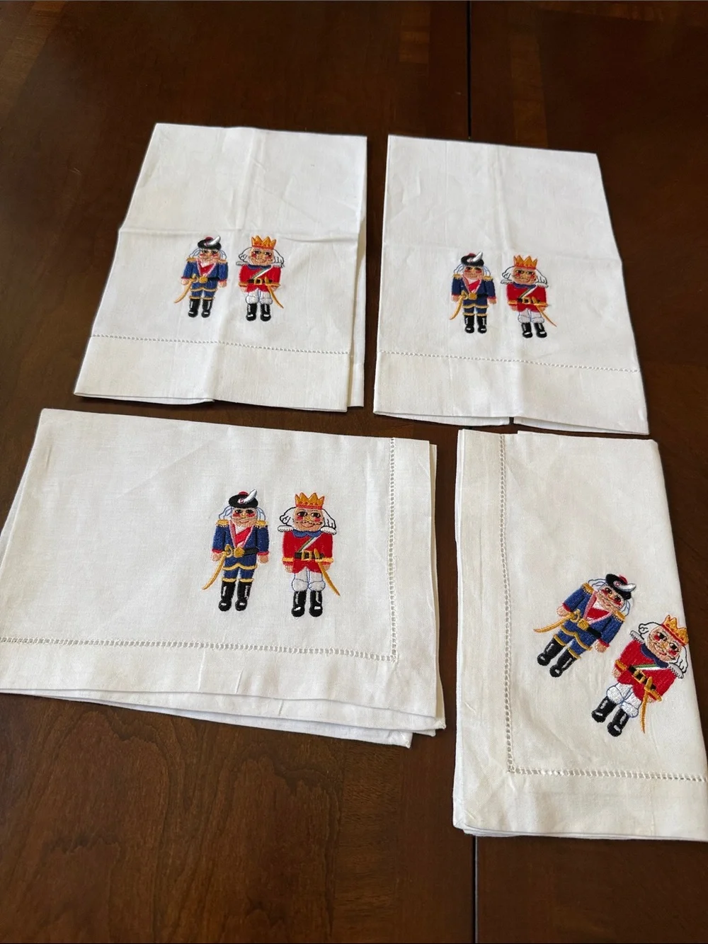 Set of 4 pc Nutcracker embroidered cocktail set napkin placemat & 2 teatowels